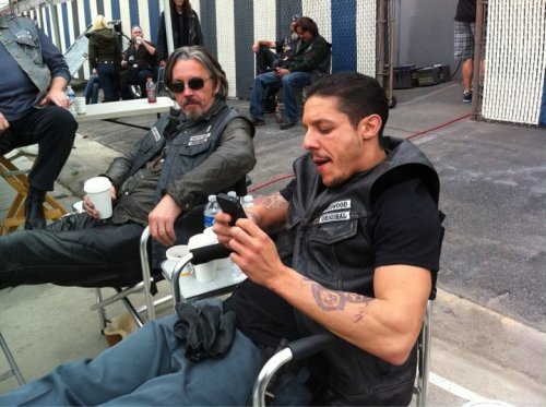 on the Theo Rossi fan site