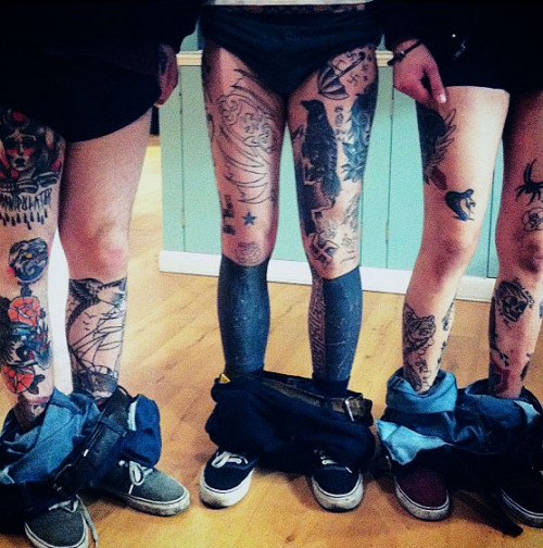 guys with leg tattoos 
