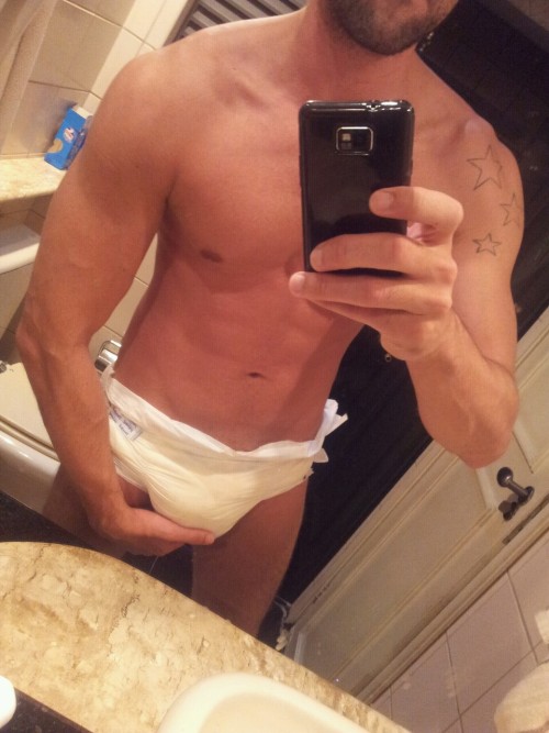 peepantsx:

Well, after breakfast it’s time to take a shower and take off my soggy diaper. TGIF! :)
