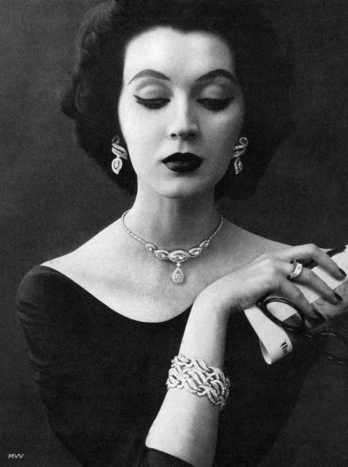anantoinetteaffair:

Dovima modelling for Kramer Jewelry, c. 1952.  
