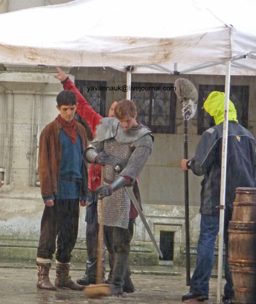Colin seems to be critiquing Bradley&#8217;s prowess with a broom!