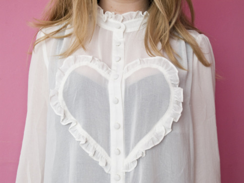 (via milkteef: heart of white) i want this blouse so bad!