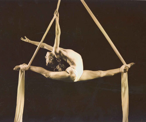 Tags circus aerial silks tissu