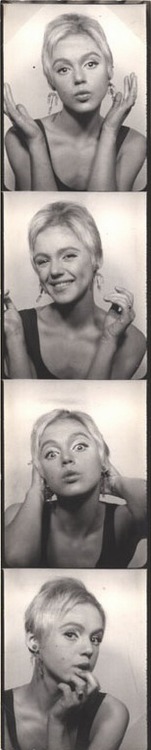 theswingingsixties:

Edie Sedgwick in the photobooth, 1965.
