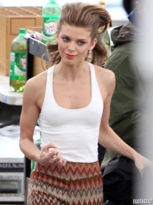 AnnaLynne McCord shows nipple pokes while wearing a white tank without a bra on the set of 90210&#8230;total malfunction..