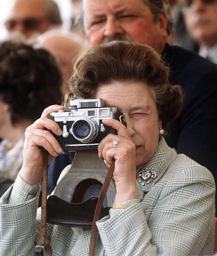 The Queen with a Leica 