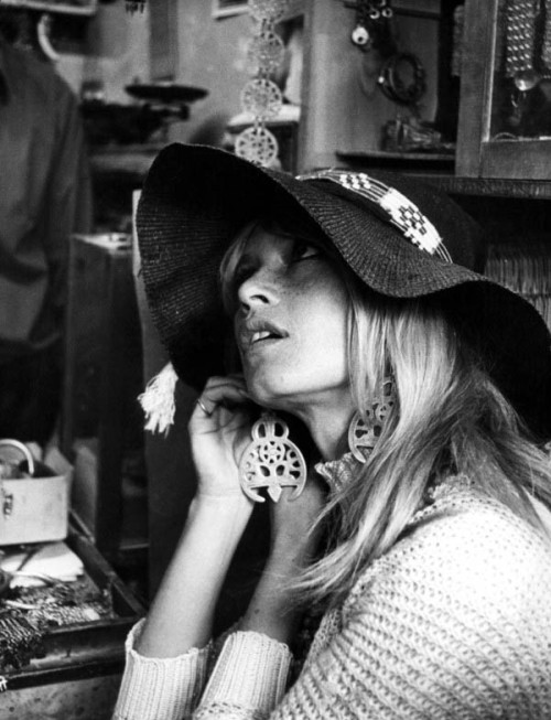 theconstantbuzz:

Brigitte Bardot
