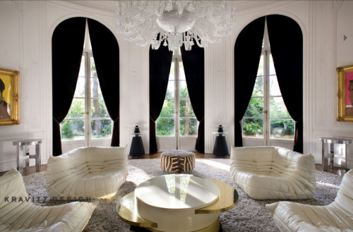 We are noticing Hiquily designs in the chicest interiors! This installation photo taken by Vincent Leroux for AD France (sept/oct 2010) of Lenny Kravitz’s Paris hôtel particulier features a pair of Hiquily aluminum tables. Their reflective surfaces aide in drawing ones eye out to the edges of this gracious space. Click on the photo to go to Kravitz Design and see more pictures of this apartment.  (Note the Hiquily chair on the landing of the staircase.)
 
