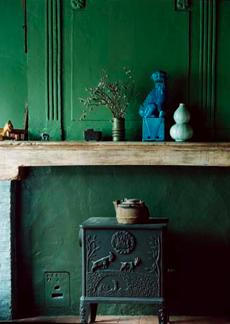 undecorate:

A rich green wall for a Happy St. Patrick’s Day! (via @AptTherapy)
