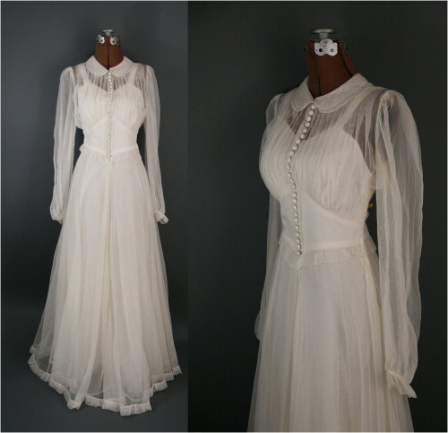 What a lovely wedding dress from the 1940s Hopefully somebody had a
