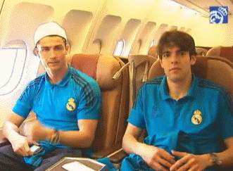 Assim vocês me matam &#8230;The little side-glance Kaká gave to be sure to react in sync!  ♥ 