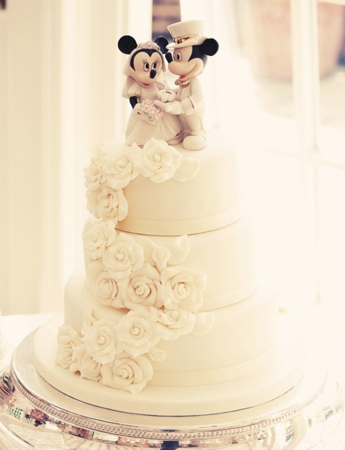 disneyweddinginspiration How gorgeous is this Disney Wedding Cake
