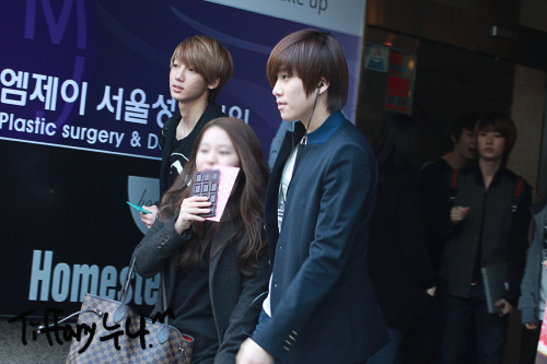 120405 Youngmin and Hyunseong at Incheon airport.cr: as tagged via: @jotwinsth.