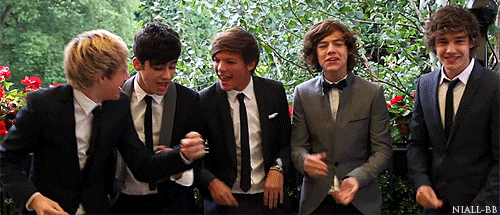 directionerarmy:  larryniamzayn:  lol Paul’s wedding  these are the best videos :’) 