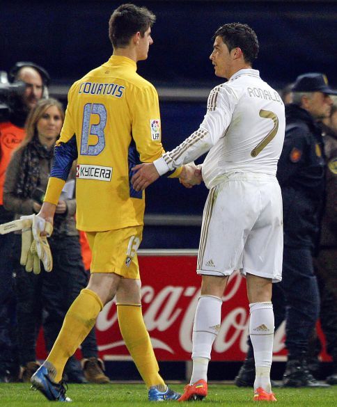 Shake-hands after the derby. Cristiano still &#8220;pregnant&#8221; with his hat-trick ball :o)
Atlético Madrid vs. Real Madrid 1:4, 11.04.2012