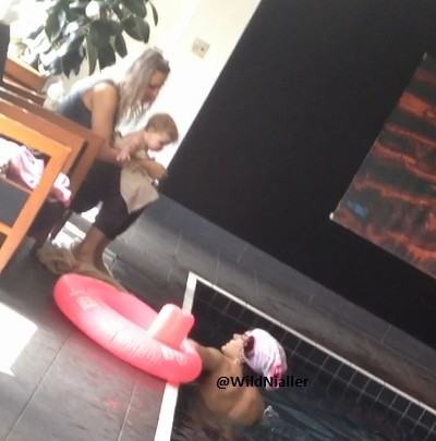 Harry Styles Baby on Harry Styles Mine Edit Baby Lux What S With Her Swimsuit On His Head