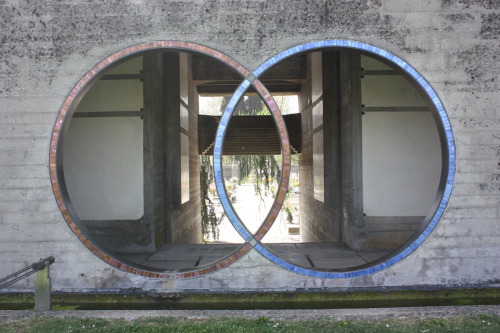 Brion Cemetery, Carlo Scarpa in Treviso, Italy.

Saw a ring today with intersecting circles and it reminded me of this magical place.  It took me back to that beautiful day.