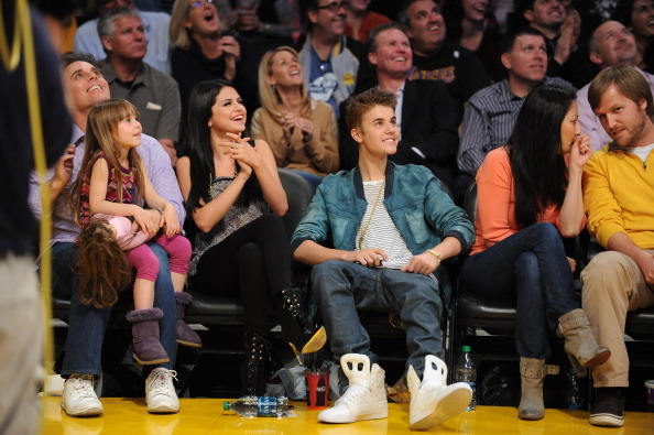 Justin &amp; Selena at Lakers Game!