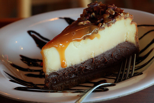 thenommables:

Cheesecake &amp; Utensil (by Just George 2)
