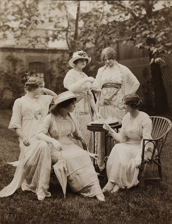yeoldefashion:

A 1912 photograph of women in Lucile tea apparel. This photo was featured alongside Lucile’s Her Wardrobe column in Good Housekeeping magazine.

