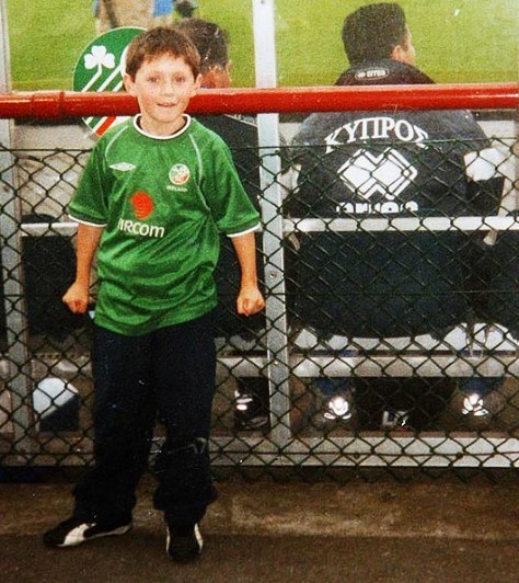faggoty-five:

niallermakesmehorany:


Niall watching Ireland in Dublin at the age of 12

ahw bby

how is he 12 omg he looks about 5 