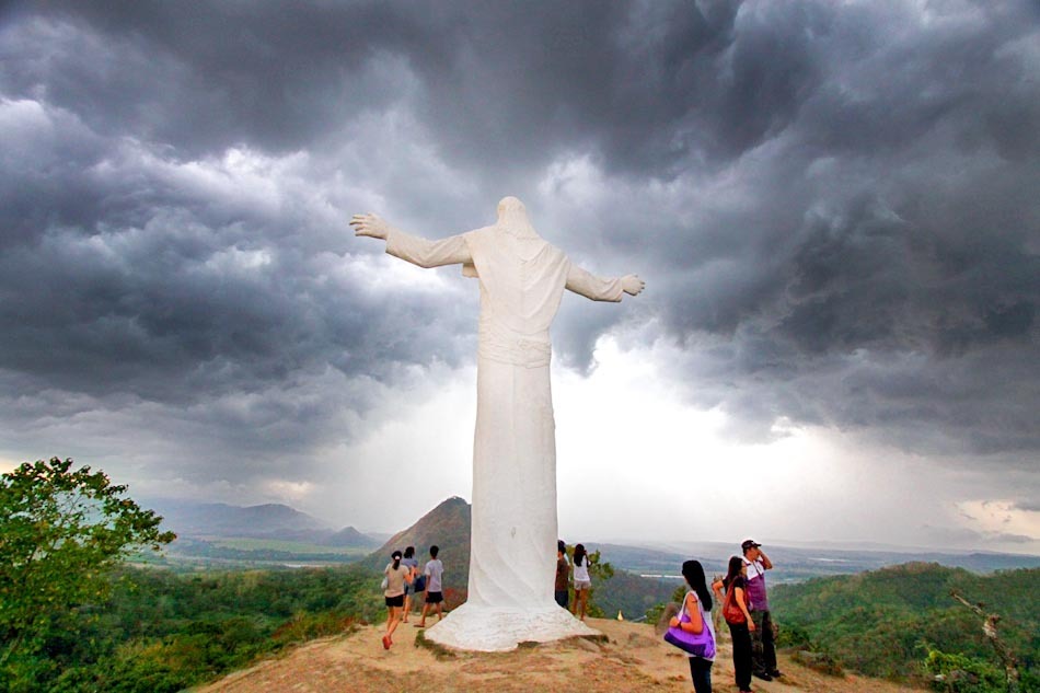 abscbnnews:  A gigantic Statue of the Risen Christ on top of a mountain at the Monasterio de Tarlac in San Jose,Tarlac towers over visitors of the shrine. The statue houses a relic of the True Cross, believed by devotees to be the cross that Jesus Christ carried in his crucifixion. (Photo by Cipriano Sison for ABS-CBNnews.com)