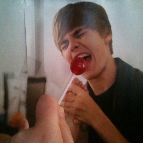 Do you want a lollipop? #bieber #justinbieber #lollipop #swag #red #canada