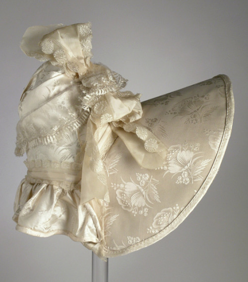 omgthatdress:

Wedding Bonnet
1830s
The Los Angeles County Museum of Art

