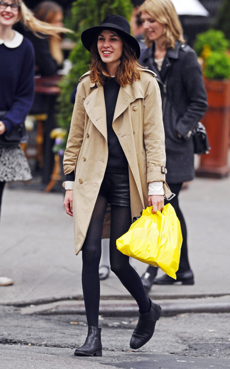 earlysunsetsovermonroeville:

Alexa Chung - 2012-05-05 at Cobblestones vintage clothing store in the East Village
