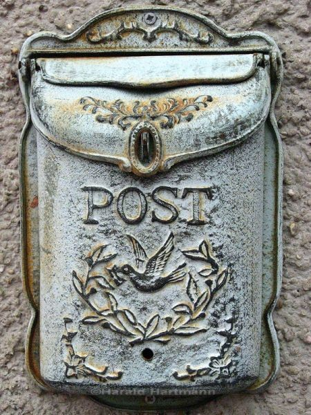 teachingliteracy:

postagedue:
A postbox with a beautiful patina and tiny bird carrying a letter/envelope.
