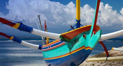 Traditional fishing craft drawn up on the sandy beach of Denpasar, Indonesia (@ Tim Mannakee/Corbis) :)