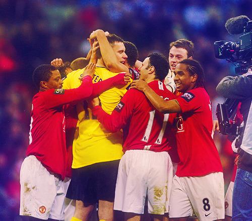 
19/100 photos of Manchester United.
