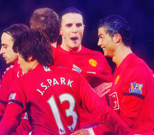 
24/100 photos of Manchester United.
