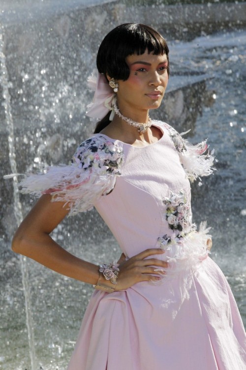 fuckyeahethnicmodels:

Joan Smalls today in France walking the Chanel cruise show
