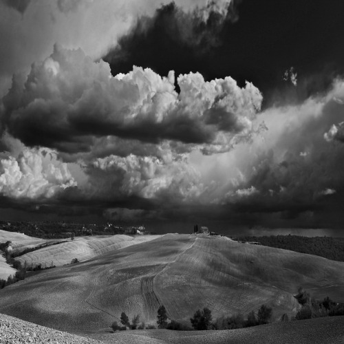  &#8220;The tumultuous atmosphere of a Tuscan afternoon ..&#8221; by Edmondo Senatore :)