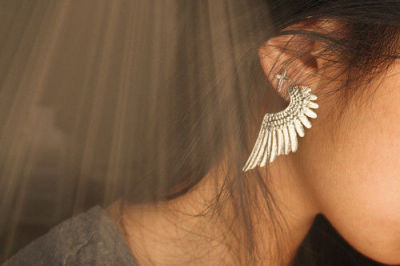 crazy4ribbons:

Cool wing earing 