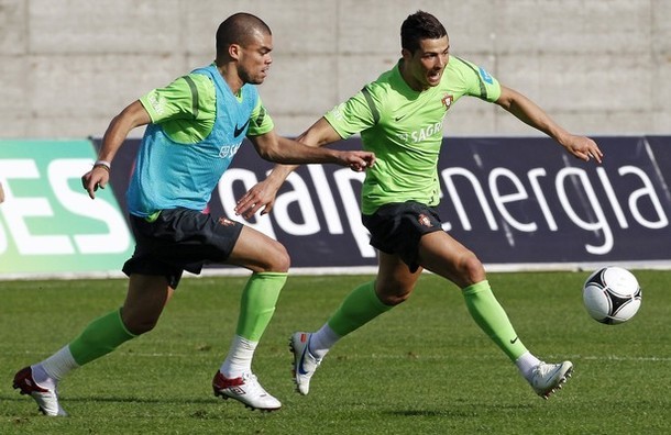 Pepe can&#8217;t catch his captain. Good that he doesn&#8217;t have to play against him :o)Portugal NT training, 21.05.2012(via Photo from Reuters Pictures)