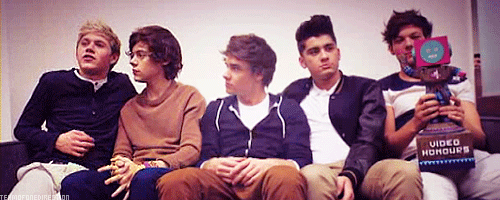 highly-insanefor1d:

Narry LOVE…but then look at Liam
