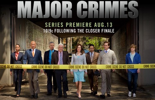 PHOTO 2 Major Crimes cast PLUS Mary McDonnell's legs Fans' reactions 