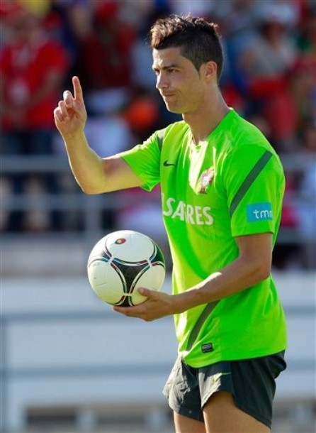  Attention everybody, the captain will score now  :o)
Training 28.05.2012(via Photo from AP Photo)