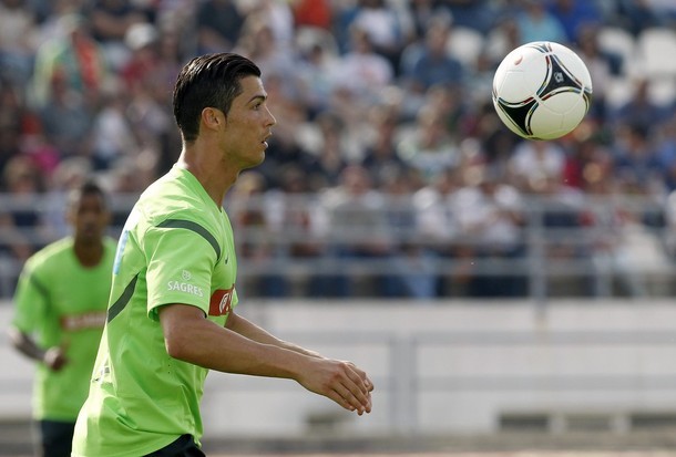 Full concentration.
Training 31.05.2012(via Photo from Reuters Pictures)