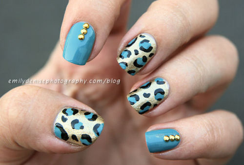 nailsbyveryemily:

Teal &amp; Gold Nails. Read more -