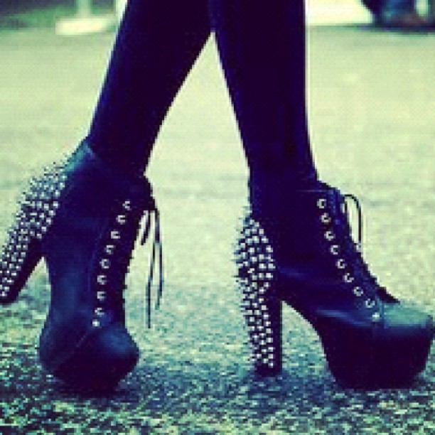 nikk-ster: Quer.  Eu realmente quero.  # # (Jeffreycampbell sapatos Tomado com Instagram)