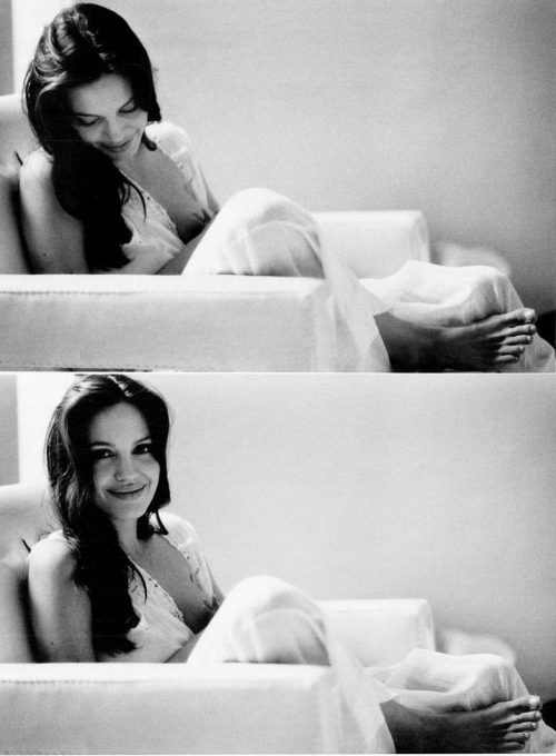 suicideblonde:

Angelina Jolie photographed by Brad Pitt in 2008
