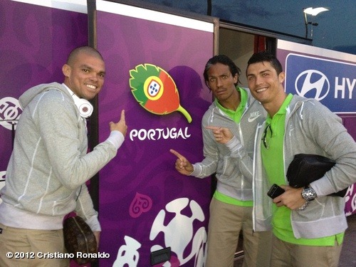 cristianoronaldo-7:

Força Portugal! Pepe, Bruno and I are here with the team bus.
View more Cristiano Ronaldo on WhoSay 
