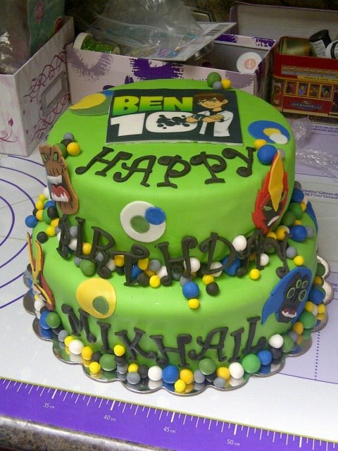 marvelouscakessf:

BEN 10 Boy Birthday Cake.