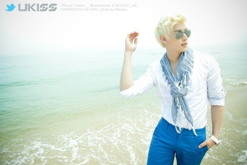 @UKiss_Intl: Yet another photo release! Looking like a scene out of a movie ;) Eli! http://twitpic.com/9uwicy