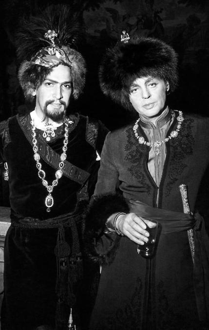 Oscar de la Renta and Baron Alexis de Redé at Le Bal Oriental, 5 December 1969