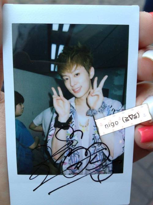 Donghyun Polaroid and Signature 
Credit to: nigo0725 