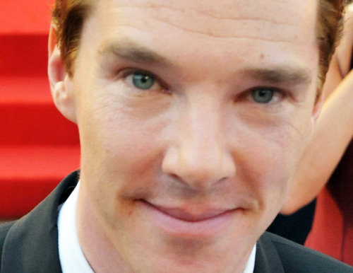 How&#8217;s everyone doing after a Cumberbatch filled weekend? Staying alive?
Here have a cumbersmile on your dash.